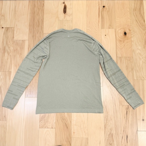 LIKE NEW Lululemon Men’s Metal Vent Long Sleeve Shirt Top - Picture 2 of 5
